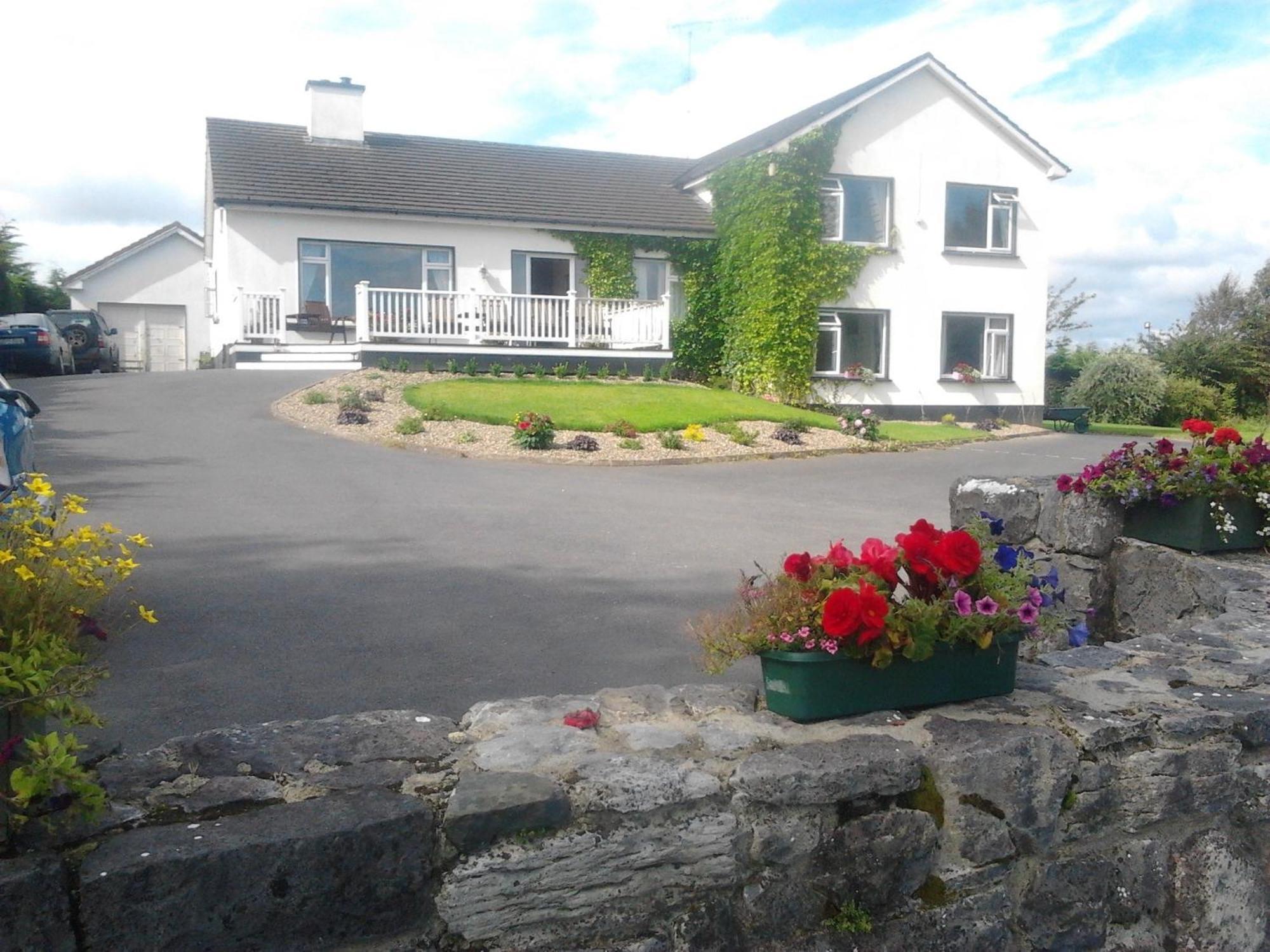 The Waterfront House Country Home Oughterard Bagian luar foto