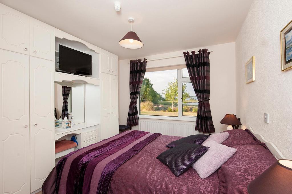The Waterfront House Country Home Oughterard Ruang foto