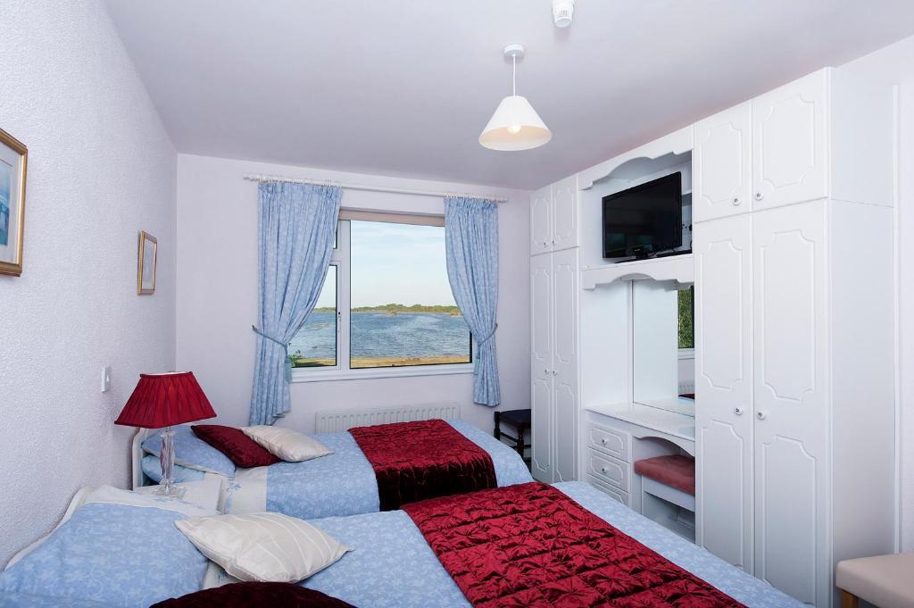 The Waterfront House Country Home Oughterard Ruang foto