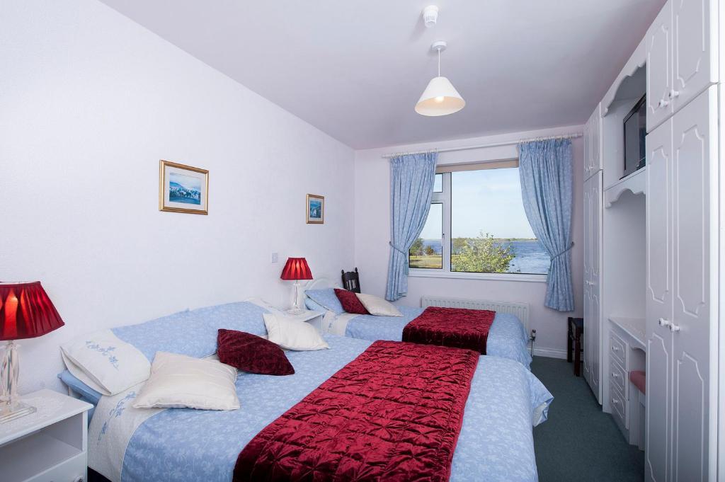 The Waterfront House Country Home Oughterard Ruang foto