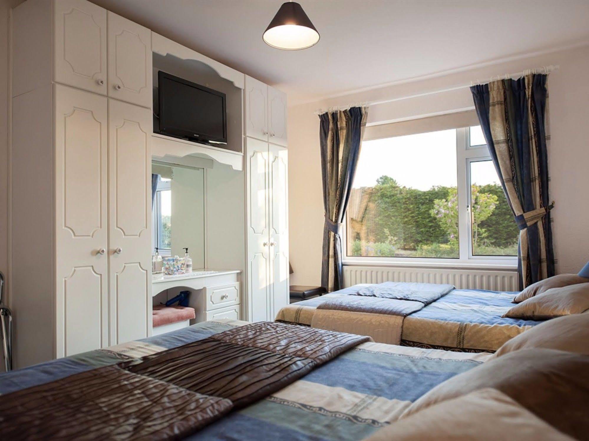 The Waterfront House Country Home Oughterard Bagian luar foto